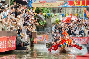 状态出色！申京半场10中6砍下14分4板2助